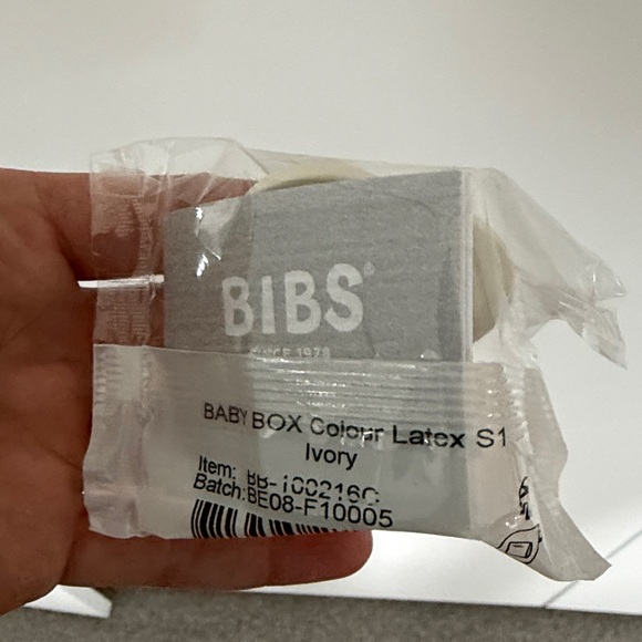 NIB 2 Bibs Pacifiers - Picture 2 of 3